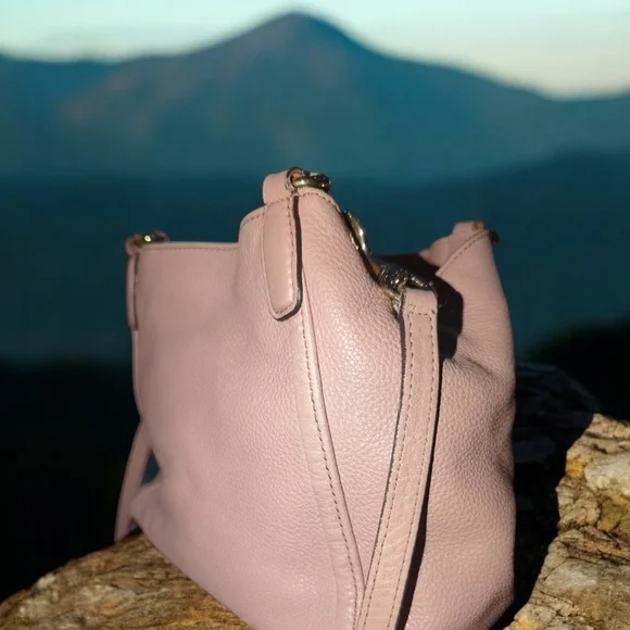 Authentic Gucci Pebbled Calfskin Medium Soho Shoulder Bag Camelia - Picture 7 of 16